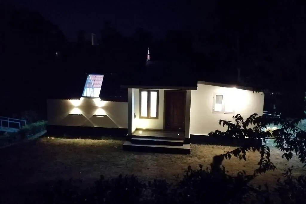 Farmstay In ചില്ലുകൂടാരം At Les Domki Et Al. Vagamon