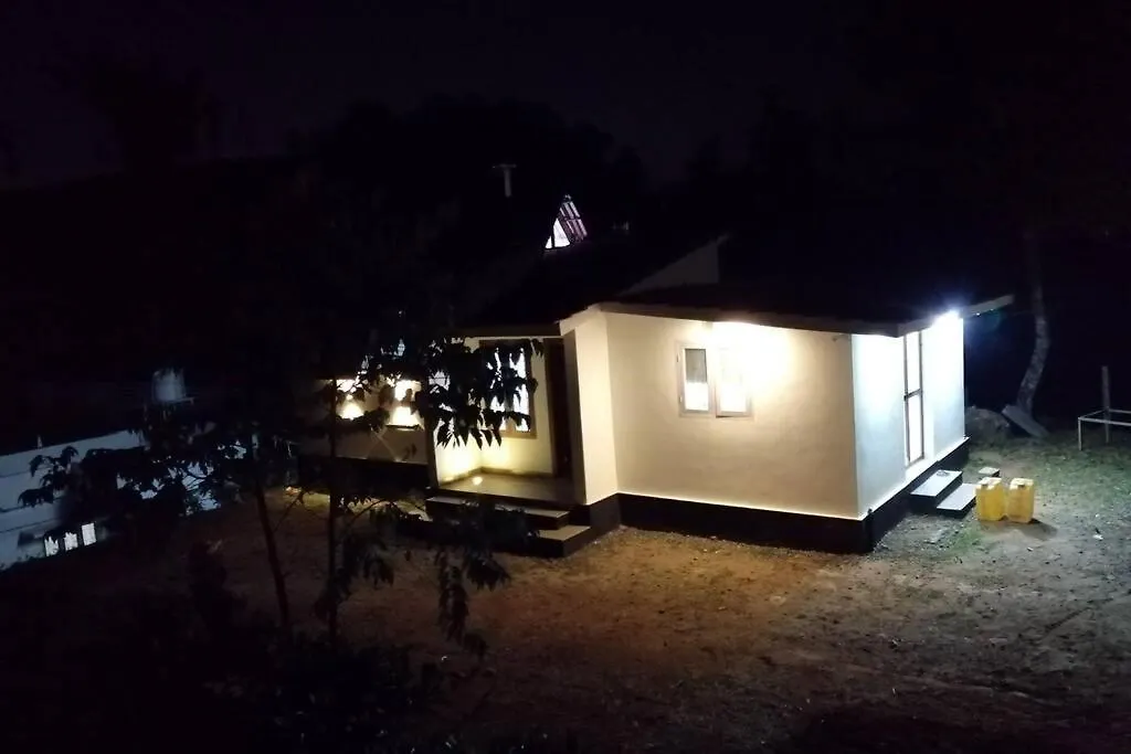 Farmstay In ചില്ലുകൂടാരം At Les Domki Et Al. Vagamon Tatil Evi