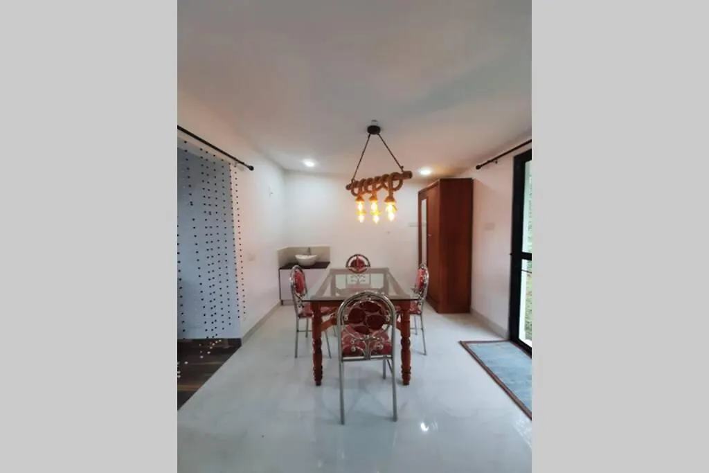 Farmstay In ചില്ലുകൂടാരം At Les Domki Et Al. Vagamon